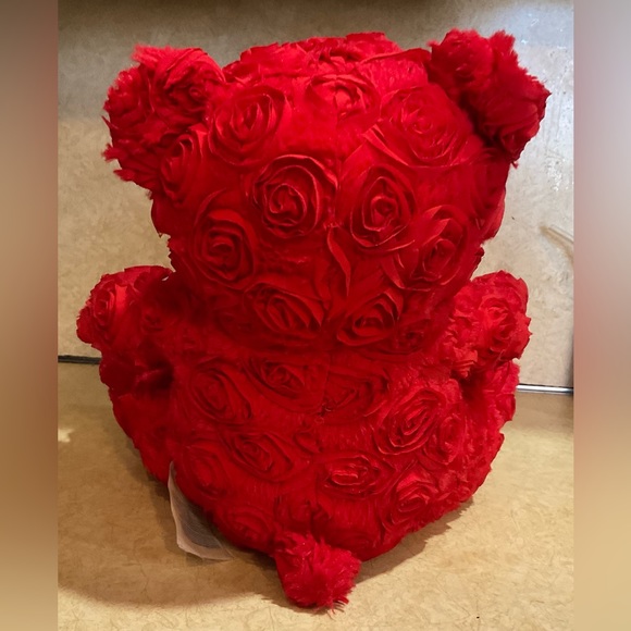 Build A Bear Workshop: Red roses (2021) teddy bear with silver unattached heart. - Picture 4 of 8